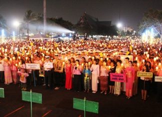 His Majesty the King’s loyal subjects in Pattaya hold a candlelight ceremony at last year’s grand royal birthday celebration held at Bali Hai Pier.