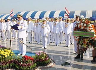 High ranking navy officers pay tribute to HM King Rama VI.