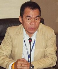 Pattaya’s city manager, Wuttipol Charoenpol presides over the meeting.