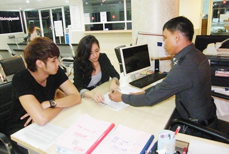 Pattaranan “Nannie” Deeratsamee reports her lost phone to police. 