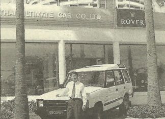 Sales Manager Leardsak with the Landrover Discovery