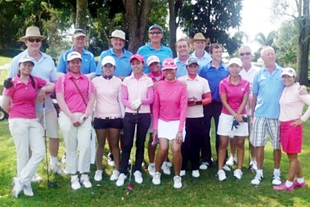 The ladies & gents teams line up at Mountain Shadow.