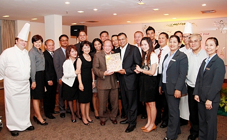 Chatchawal Supachayanont (centre left), general manager of Dusit Thani Pattaya together with the management team congratulate and bid farewell to resident manager Aloysius Michael who was recently appointed as the new corporate director of rooms for Dusit International. Chatchawal expressed his heartfelt thanks and appreciation for Aloysius’ dedicated work and support during his tenure at the resort.