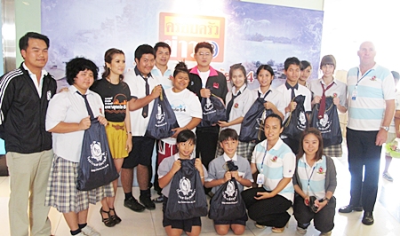 Satit students and staff present the donations to Sorrayut Sutatsanajinda, Pitohayatan Janput (Nong Bright) and comedian Jaraenpon Onlamai (Gho-tee).