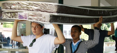 Thai and English students working together. 