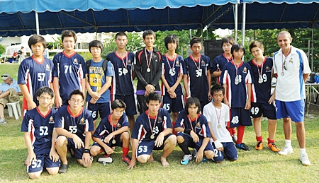 Mr Holloway with the U15 St Andrews Boys football team.