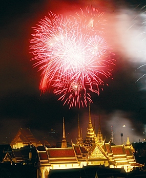 Fireworks light up the night sky near Grand Palace Saturday, June 10, 2006, in Bangkok during a ceremony marking the 60th anniversary of His Majesty the King’s accension to the throne.