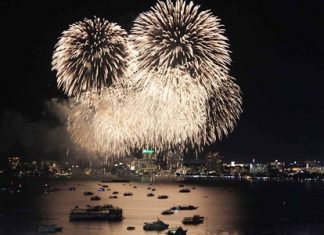 Fireworks light up Pattaya Bay during last year’s event.