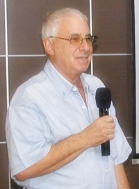 Master of Ceremonies Richard Silverberg introduces the day’s guest speaker.