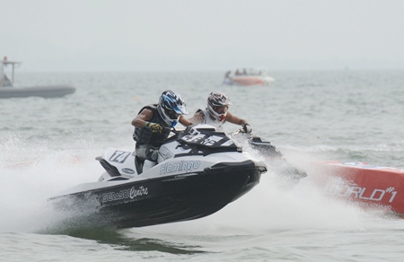 Chokuthit Molee (T4) races to second place overall in the Pro Runabout 800 OPEN.