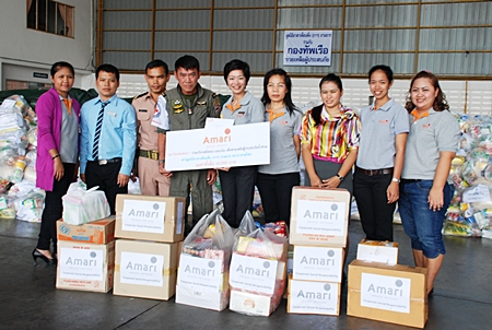 The “Friends in Need (of “PA”) Volunteers Foundation” led by Supanee Wangteerapong, CSR team leader of Amari Orchid Pattaya (5th right) met with officers of the Royal Thai Navy at U-Tapao airport to donate needed items to be delivered to people affected by the heavy floods.