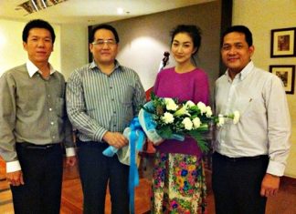 On her arrival to spend a few days at the Cape Racha recently, Khemanit “Pancake” Jamikorn the well known Thai movie star, was warmly welcomed by General Manager Sathawuth Sermprasert (2nd left). Also on hand to greet her were Sompong Sophowongsakorn (left), GM of Kantary Bay, Sriracha, and Chaiyuth Uttarakam (right) GM of Kameo House, Sriracha.