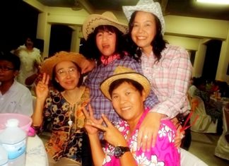 Photisampan School celebrates New Year’s Teachers and staff at Photisampan Pittayakarn School let down their hair for a fun-filled New Year party.