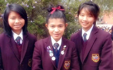 Pattaya residents Krisana Dahtong, Arunee Boonchuay and Thipparat Chop-prao at Griton Grammar School. All three have received scholarships to continue studying in Australia.