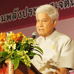 Deputy Prime Minister & Interior Minister Yongyuth Vichaidit addresses a conference on ways to control the nation’s drug problems. 