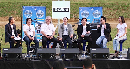 (From 2nd left to 2nd right) Silverlake Entertainment President Surachai Tangjaitrong, Jetsada Phathanabut, vice chairman of Silverlake Entertainment Co. Ltd., Athapol Vannakit, director of TAT Pattaya Office, Deputy Mayor Ronakit Ekasingh, and Sotkamol Worakyl, representative from Thai Beverage Co. Ltd, announce the upcoming event. 