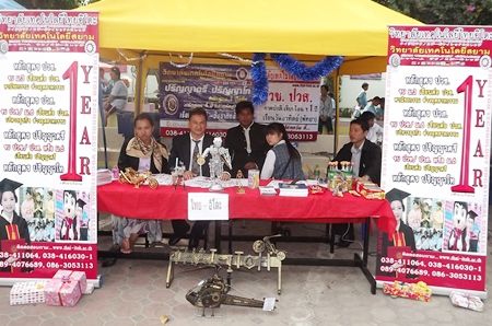 Students from Thai-Itoh Technology College show off their micro-robot simulator.