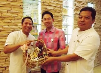 Mayor Itthiphol Kunplome receives a gift from the Hilton Pattaya represented by Dhaninrat Klinhom, marketing communications manager and Montree Sattham, director of human resources. Rungratree Thongsai, public relations technical officer at Pattaya City Hall also receives a gift from the Hilton representatives.
