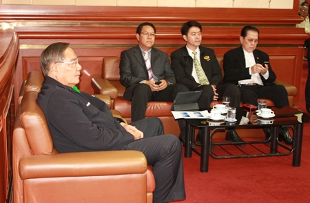 (L to R) Faruk Wongborisuthi, member of Pattaya council, Dr. Ekarin Vasanasong, advisory to Pattaya’s mayor on policies and strategies of the environment and energy, Poramet Ngampichet, assistant spokesman for the Industrial Commission and Chonburi MP and Sansak Ngampichet, Chairman of Religion, Art and Culture Chonburi MP prepare to address the seminar. 