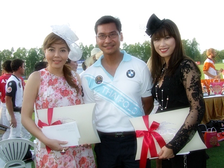 Avasada Pocmontri (left) won the Best Hat Award and Apinya Sevatasai (right) the Best Dress Award.