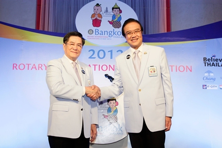 Past Rotary International Director Noraseth Pathmanand (left) and Akapol Sorasuchart (right), President of TCEB, champions of the 2012 Bangkok Convention.