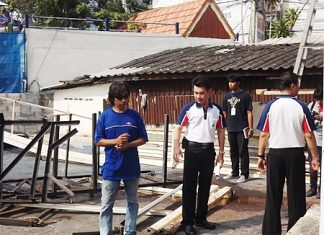 Pongthasith Pijanant, Banglamung assistant district officer, along with officers investigate Tony’s Entertainment, the only business that has begun demolition of their buildings over South Pattaya canal.