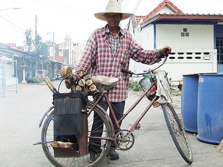 Boonthieng Chusrisuk, 47, from Surin, works as a freelance clothes dyer in eastern Pattaya. 