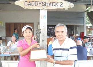 Monthly winner Jan Thorn (left with trophy) and Wednesday runner-up Rod Ishii.