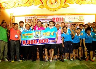 Pattaya United Chairman, Sonthaya Khunplume, (4th left front) presents a cheque for 5 million baht to the United playing squad after they achieved a top four league finish.