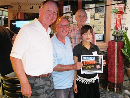 Tuesday’s top three with winner Bill Hewitt (center) pose for a photo with a staff member from The Relax Bar. 