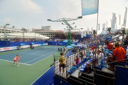 Kirikenko serves to Hantuchova during the final of the 2012 PTT Pattaya Open.