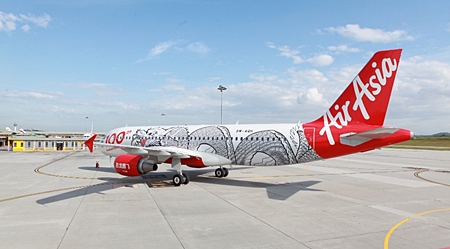 AirAsia welcomes the arrival of its 100th Airbus A320. 