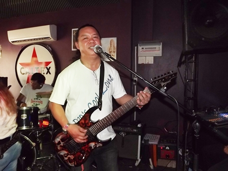 ‘Pop’ leads the The Band of Smiles through a rousing set.