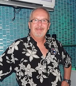 DJ Barry Willmore kept the house grooving to the sounds of yesteryear.