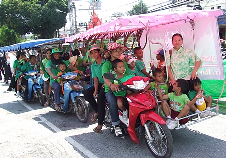 Tuk Tuk loaded to the hilt with green kids from Father Ray’s.