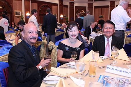 PDG Krit Indhewat enjoys fellowship with PDG Krai Tungsanga and his charming wife Rungnapha.