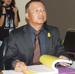 Pattaya Deputy Permanent Secretary Sutham Phetges says Inthana Construction Co. Ltd. has submitted suggestions on how to urgently fix the erosion problem. 