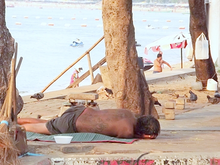 Publicity over the growing number of Thai and foreign homeless on Pattaya’s streets finally has prompted city officials to convene a committee to address the problem.