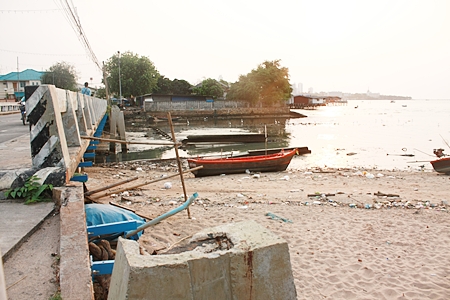 The scene over the side of Naklua Bridge. 