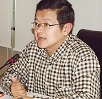 Deputy Mayor Verawat Khakhay presides over the National Health Security Fund planning meeting.