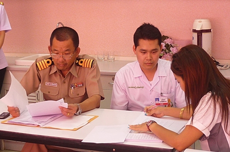 Hospital officials announce that they were able to revive one fisherman that had been in critical condition after foolishly eating a pufferfish. 2 others died, whilst 6 survived. 
