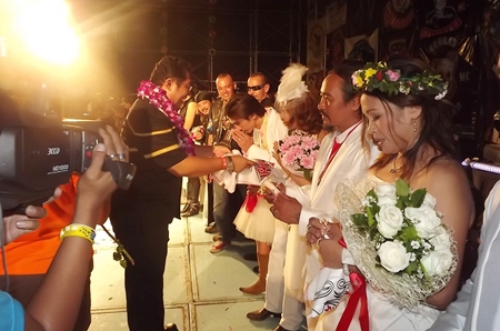 Sonthaya Kunplome, former Minister of Sports and Tourism, presents Burapha flags to “just married” couples.