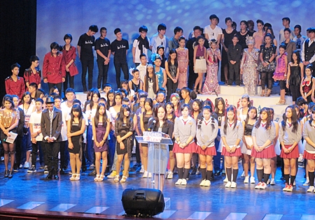 Alisa Phanthusak, head of the competition, officially opens the event.