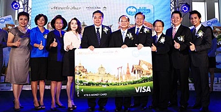 Representatives from the TAT and Krungthai Bank, as well as the director of the Association of Thai Travel Agents (ATTA) and other partner organizations pose for posterity at the MOU signing ceremony.