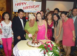 Achana Snitwongse Na Ayudhaya, MD of the Montien Hotel, Pattaya hosted a birthday party for Mary Knight recently. Mary is a regular guest who makes the Montien her home during her bi-annual visits to Pattaya.
