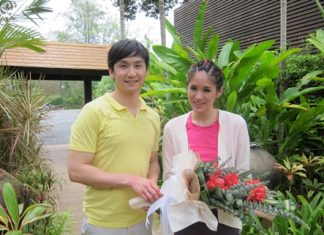 The lovely actress Pokchat Thiamchai (Jib) is welcomed to Pattaya Sea Sand Sun Resort and Spa by David Totiemsri, Business Development Manager during her photo shoot for “Women’s Health” magazine recently.