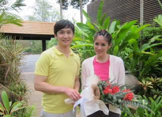 The lovely actress Pokchat Thiamchai (Jib) is welcomed to Pattaya Sea Sand Sun Resort and Spa by David Totiemsri, Business Development Manager during her photo shoot for “Women’s Health” magazine recently.