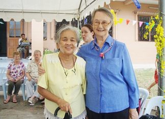 Sister Joan Gormerly with a resident of the Banglamung Home for the Aged.