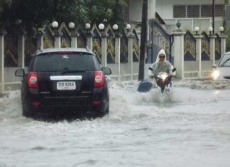 Once again, floods waters run deep in Sukhumvit Soi 35 near Wat Nong Yai.