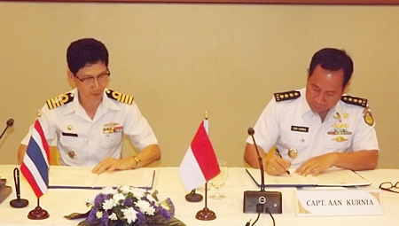 Capt. Nikit Tirakayot (left) and Capt. Aan Kurnia (right) sign an agreement to launch four months of joint naval exercises. 